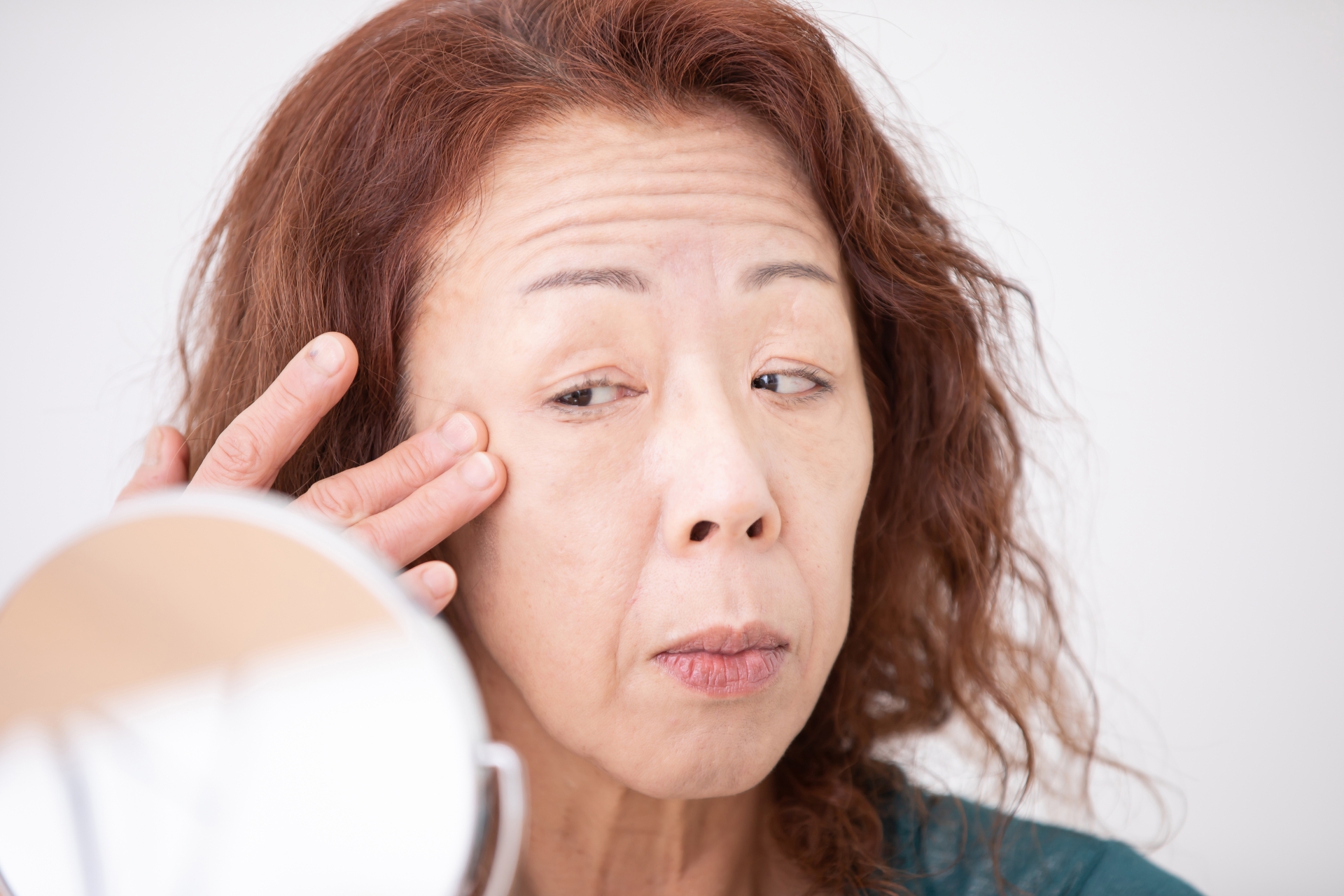 ケアに悩む中高年の女性