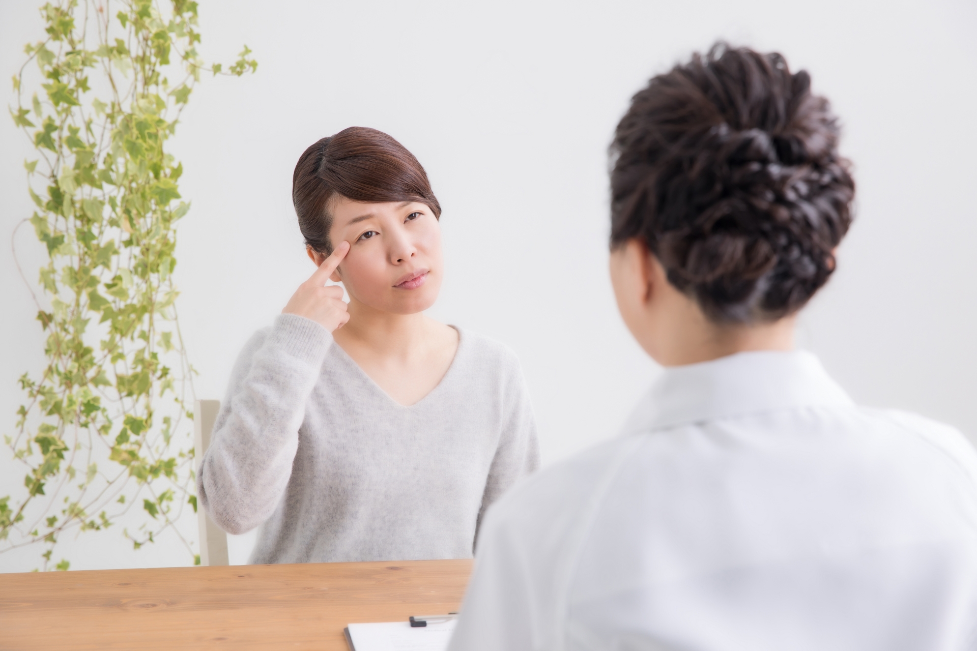 お肌が気になる女性をカウンセリング